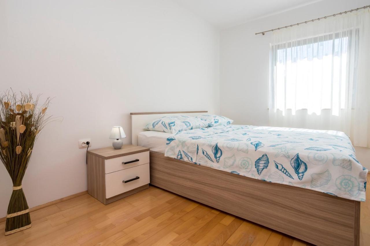 Apartment Maui Malinska Eksteriør bilde