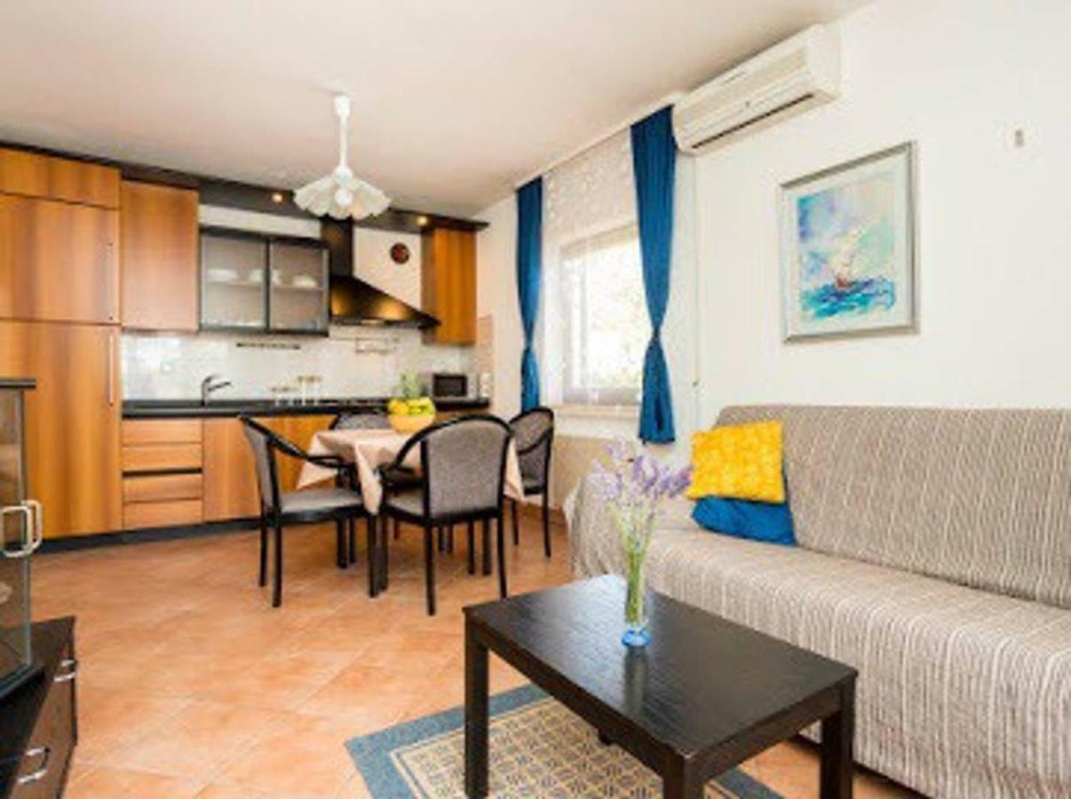 Apartment Maui Malinska Eksteriør bilde